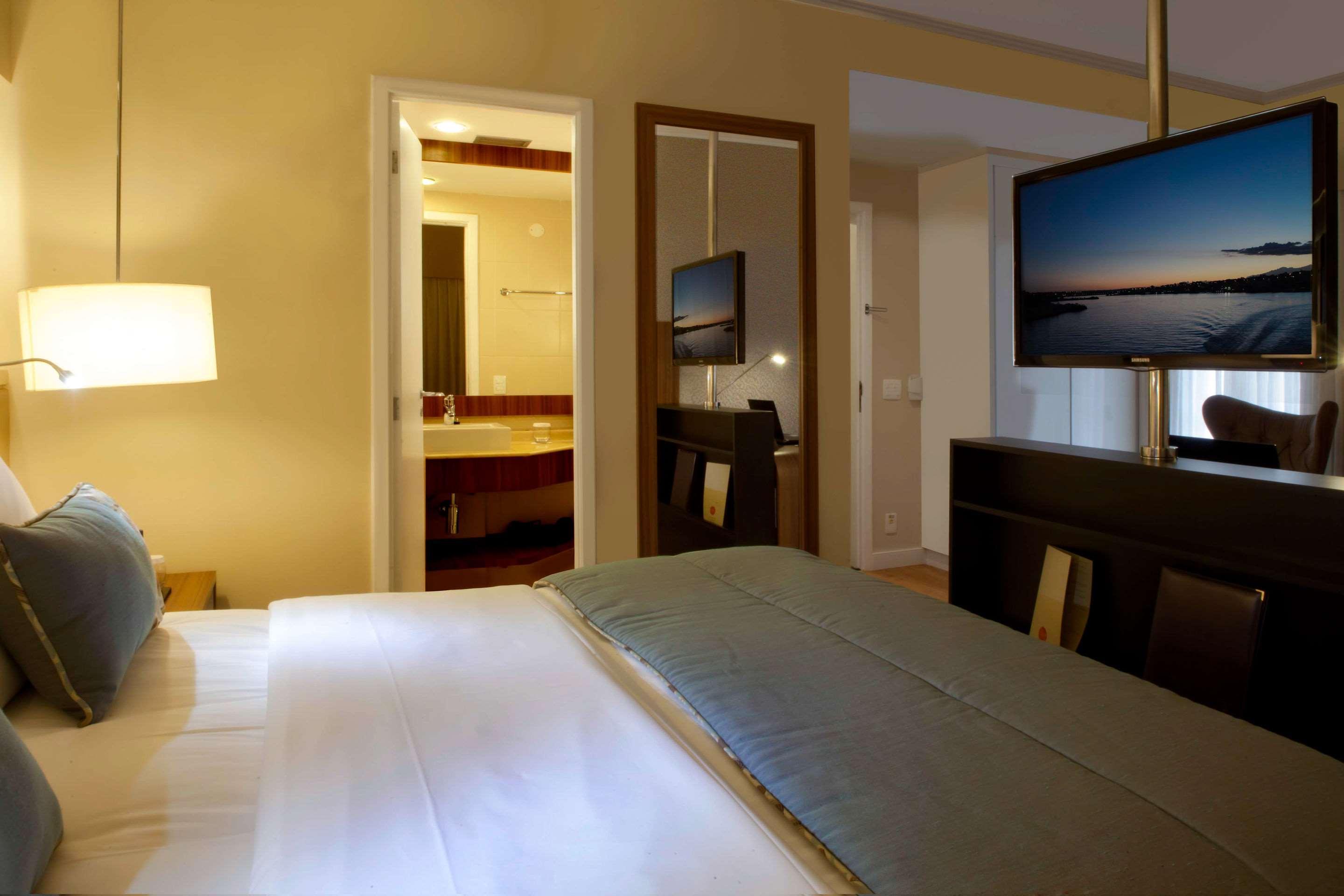 Готель Clarion Faria Lima Сан-Паулу Екстер'єр фото A typical bedroom at the Residence Inn